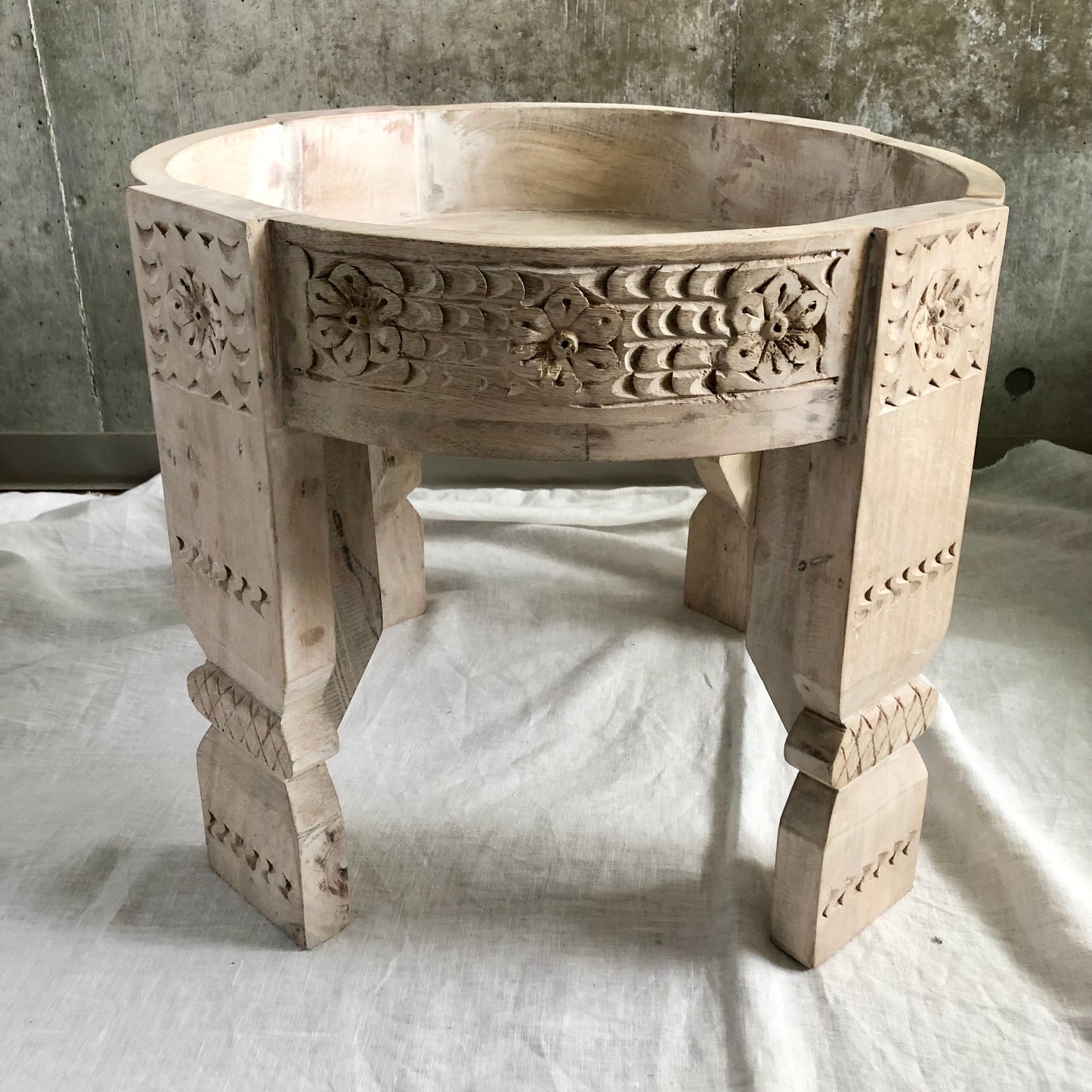 チャパティテーブル 脚長 花 ホワイト